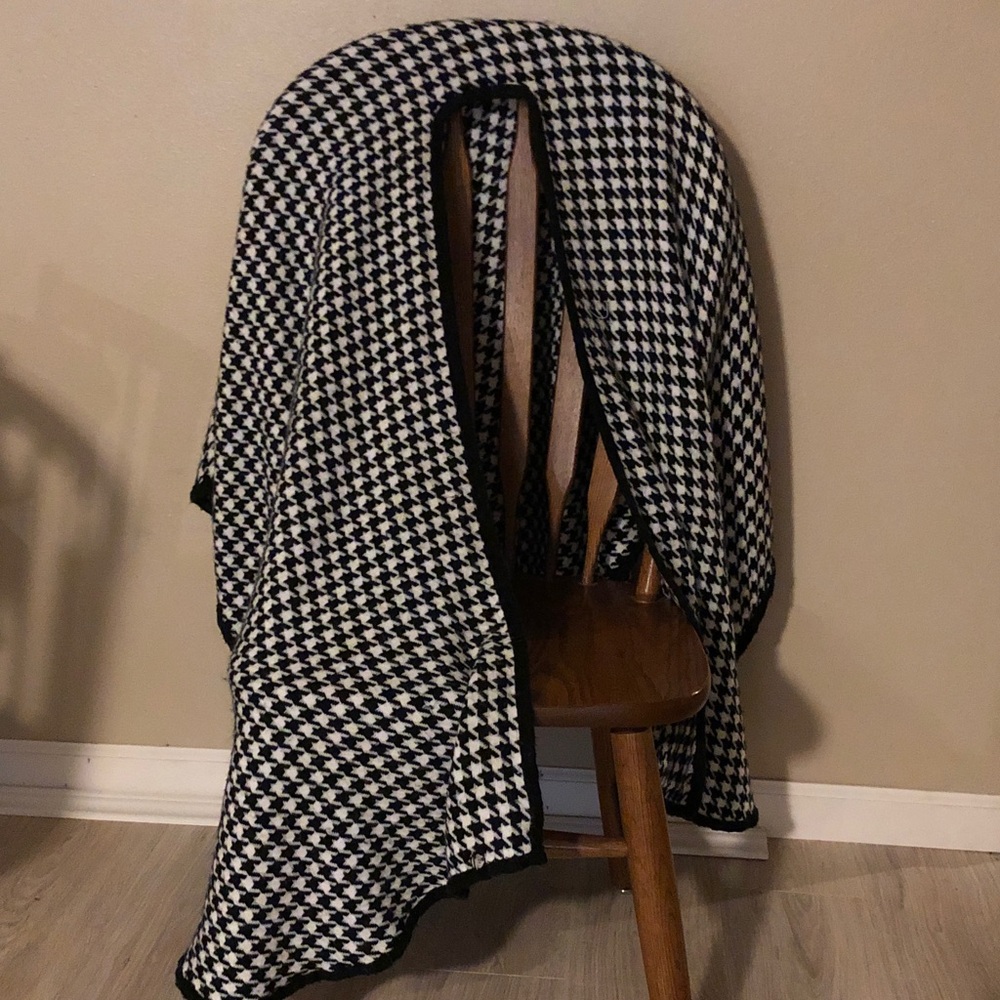 Black and White Houndstooth Cape